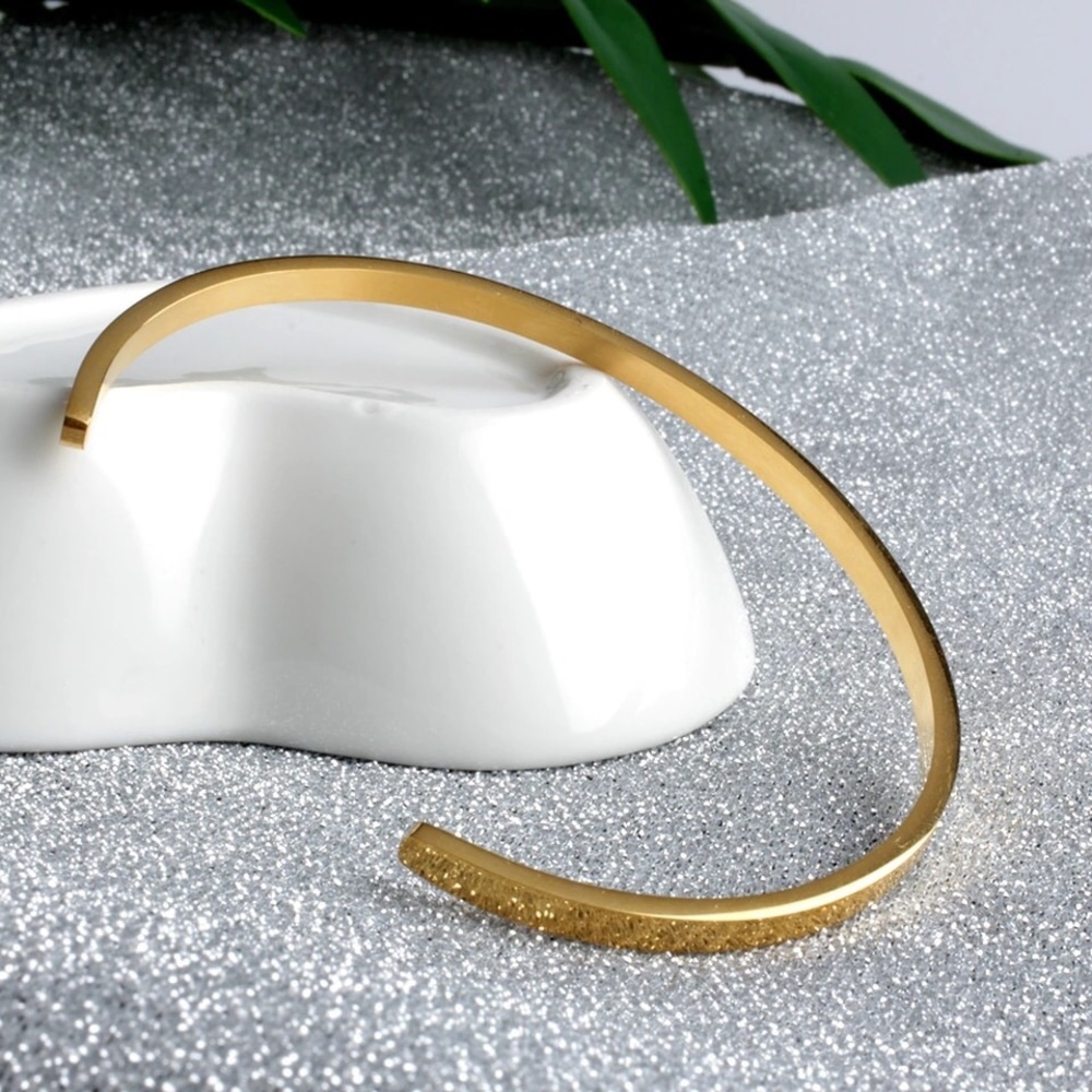 Stainless steel bangle gold color bracelet - Picture 3 of 3